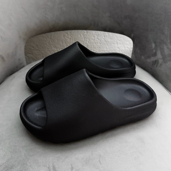Yeezy Other - Yeezy slides ONYX 9M